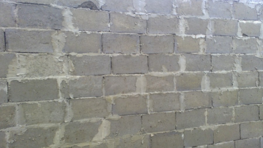стена из арбалитовых блоков,потом будет закрыта штукатуркой